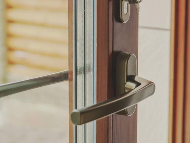 Замена фурнитуры окна