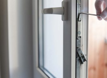 Установка ручек на окна